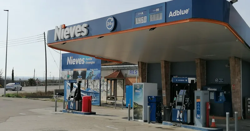 Benzinera Nieves Lleida — installateur de panneaux solaires