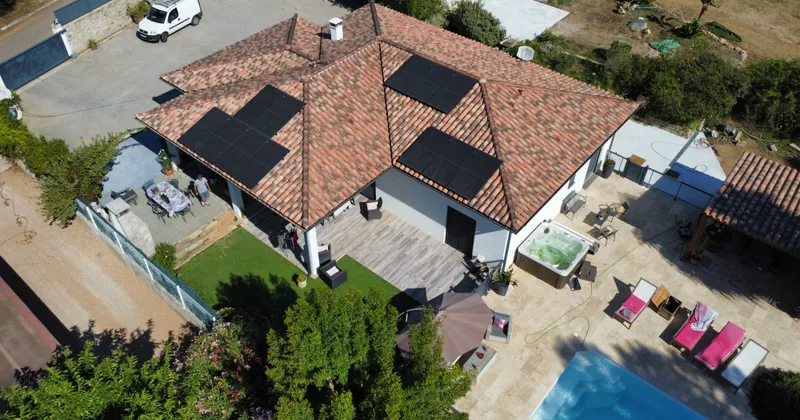 JD SOLUTIONS SOLAIRES - Installateur de panneaux photovoltaïques en Corse — installateur de panneaux solaires