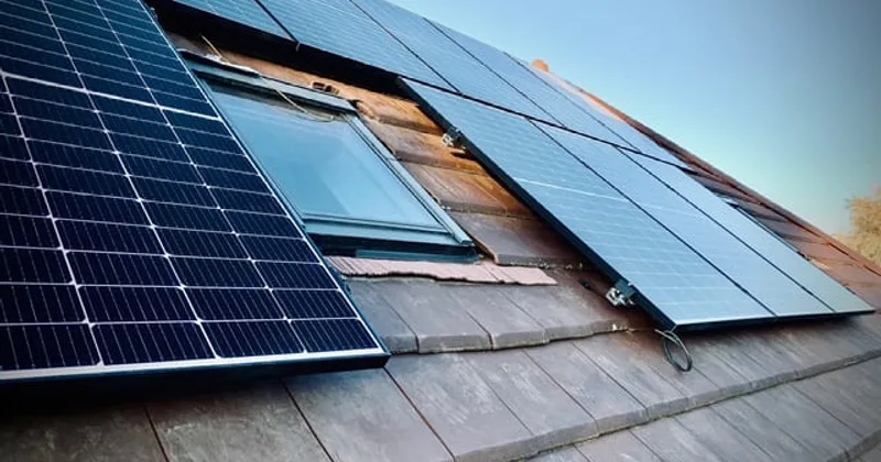 AJSOLAIRE St-Etienne | Panneaux Solaires & Photovoltaïque Loire — installateur de panneaux solaires