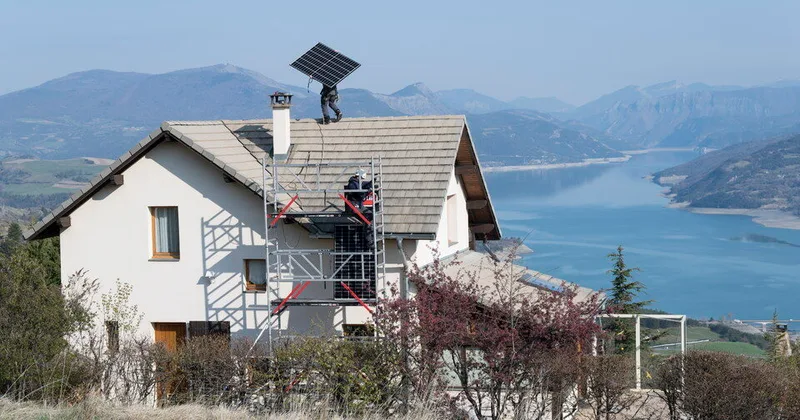Chris Solaire, électricien, photovoltaïque, bornes de recharge — installateur de panneaux solaires